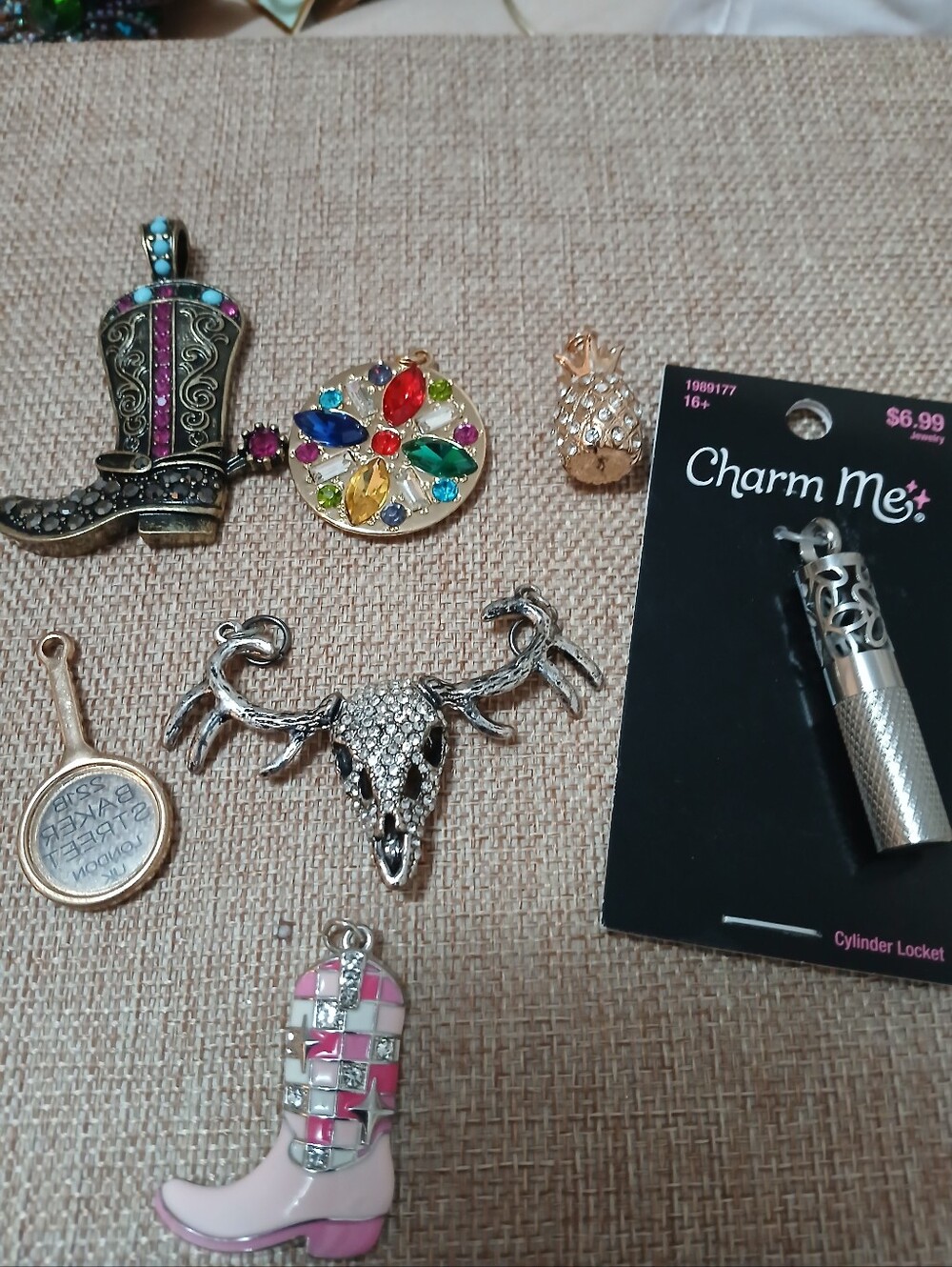 Pendants/charms